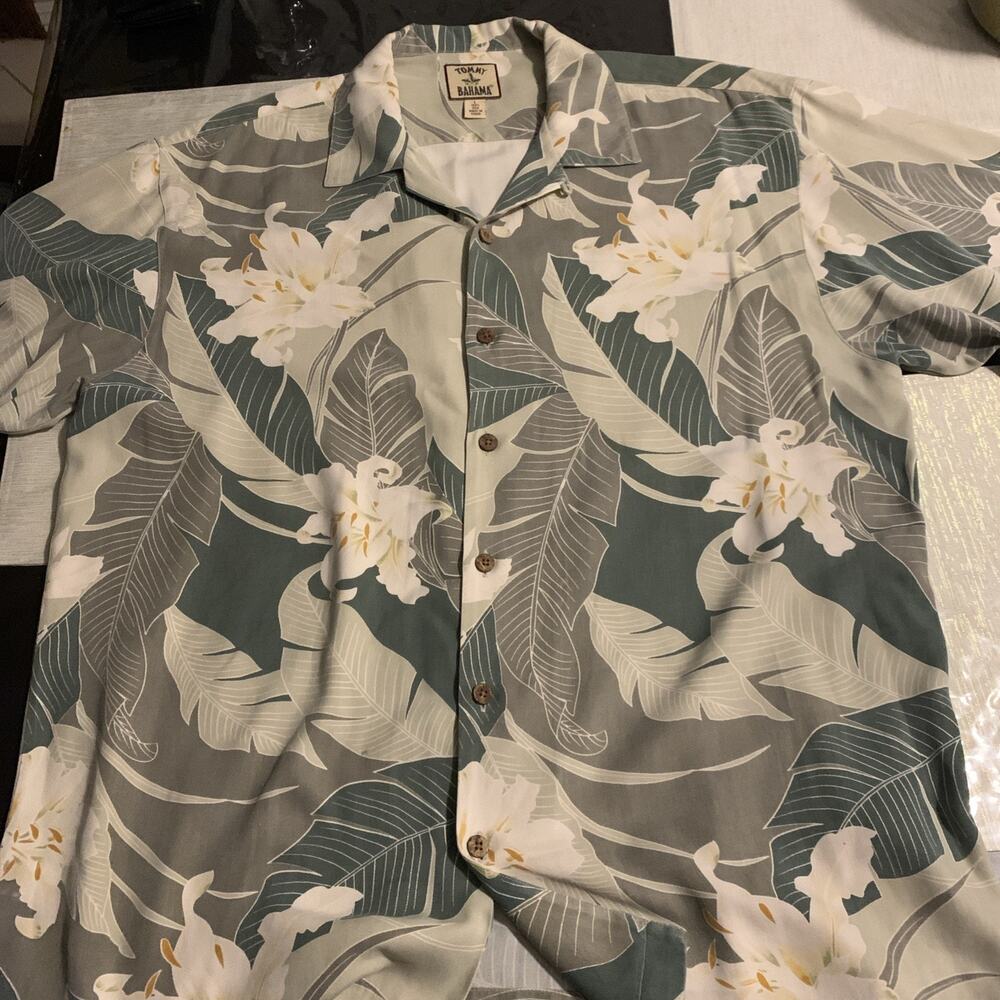 Tommy Bahama Hawaiian Shirt 100% Silk Large Green Button Up Short Sleeve